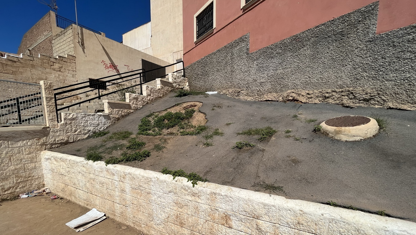 El PSOE pide a la alcaldesa de Motril que gestione y repare el parque infantil del barrio de Las Angustias